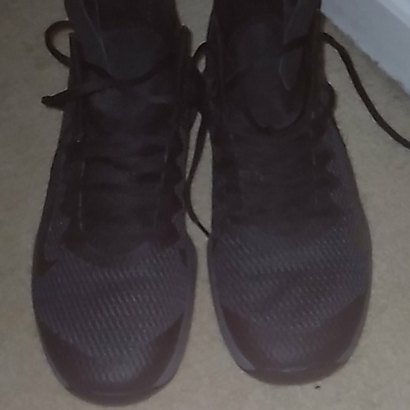 Lebron witness 4 shoes, clothing, and 3 ps4 games - Picture 8 of 12